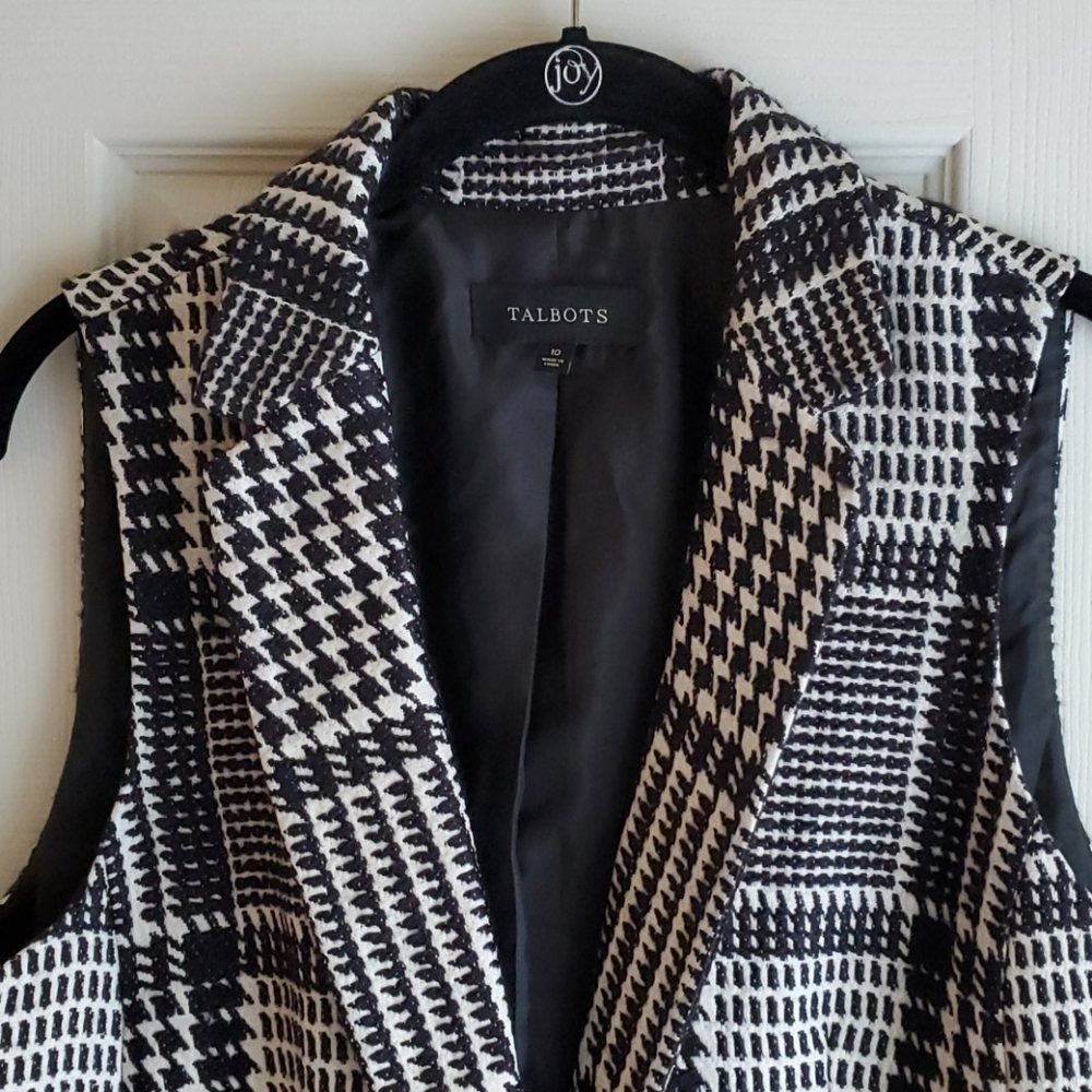 Talbots Sleeveless One-Buttoned Shell